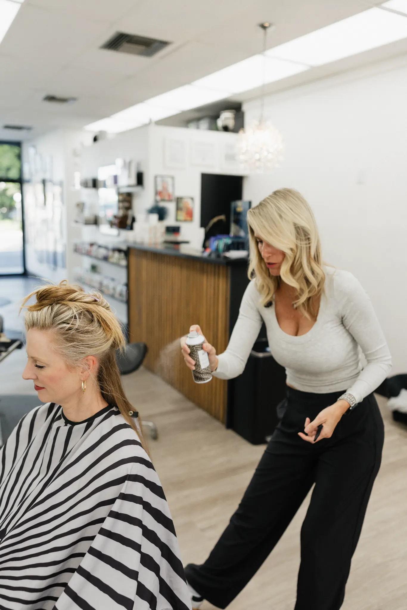 Angela Jones styling a client at angelajoneshair salon, Palm Springs