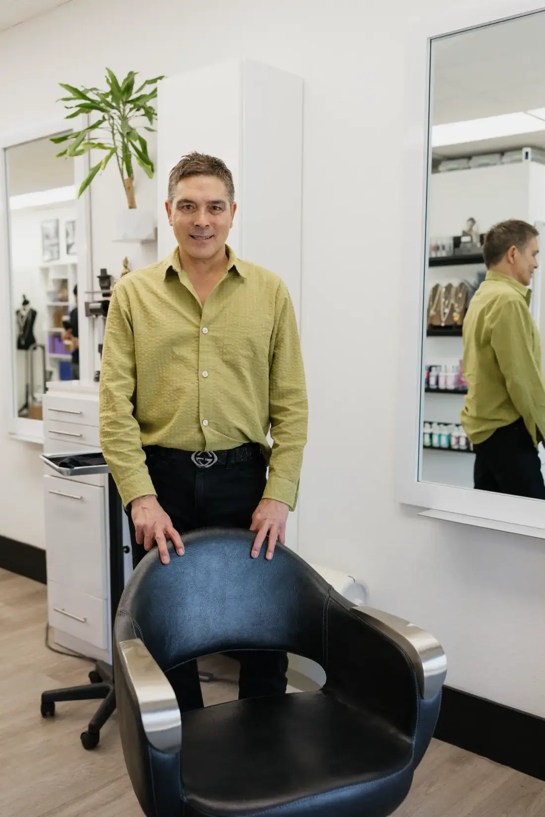 Andrew Velberg, Senior Stylist at angelajoneshair, Palm Springs